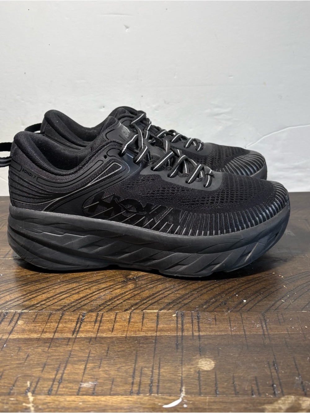 Hoka One One Bondi 7 / Women Size 9 Men Size 8